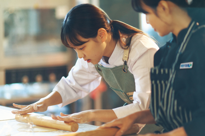 Young adults transitioning out of foster care system are being trained at a culinary academy supported by the Samsung Stepping Stone of Hope's employment education program.