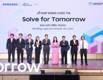This is the scene from the Samsung Solve For Tomorrow agreement ceremony held in Vietnam.